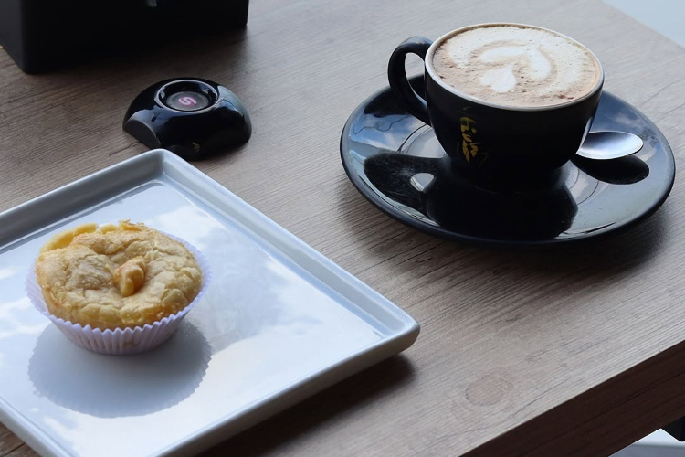 Do espresso ao encontro social: cafeterias se tornam novos palcos para celebrar