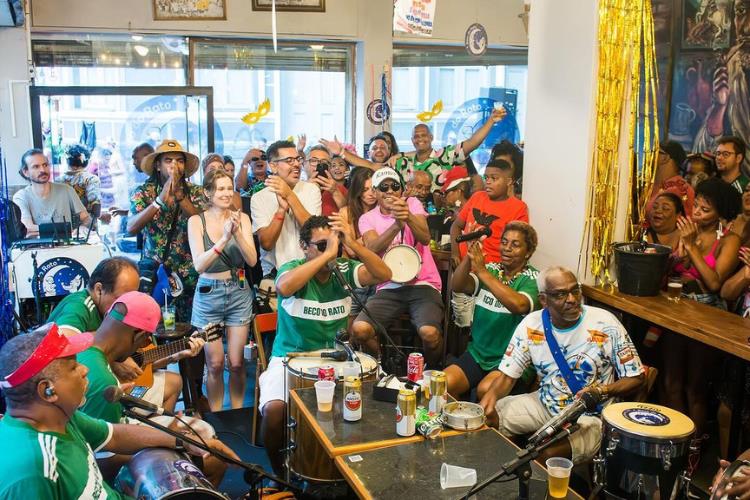 Pré-carnaval antecipa a folia e impulsiona bares e restaurantes em todo o país