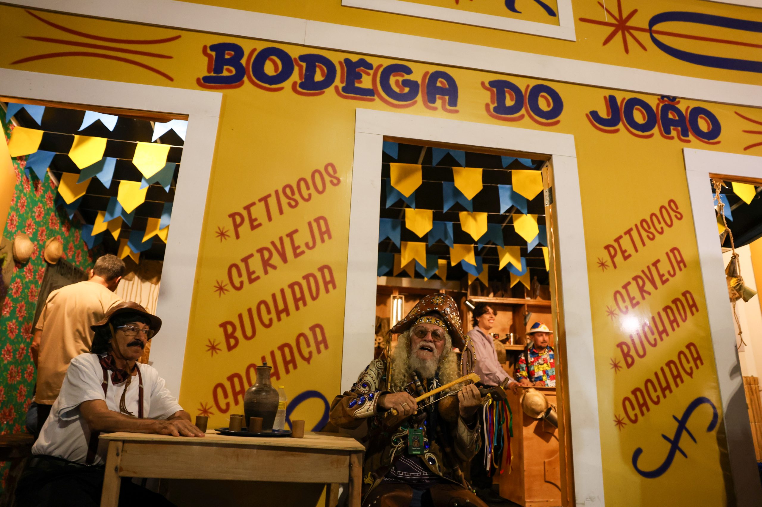 Festejos de São João celebram tradição e comidas típicas
