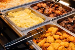 Com mudanças no consumo, comida a quilo se torna destaque