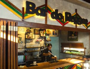 Reggae se torna identidade para bares que apostam no gênero 