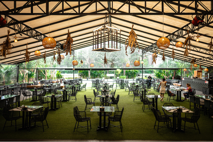 O Sky Hall Terrace, do ex-participante do MasterChef Brasil, recebe eventos corporativos e celebrações, com propostas gastronômicas desenvolvidas para diferentes ocasiões. 